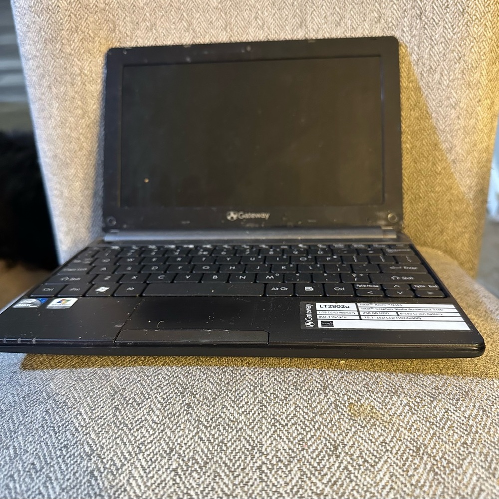 Gateway ZE6 10.1” Netbook Laptop LT2802u FOR PARTS NO CHARGER PLEASE READ